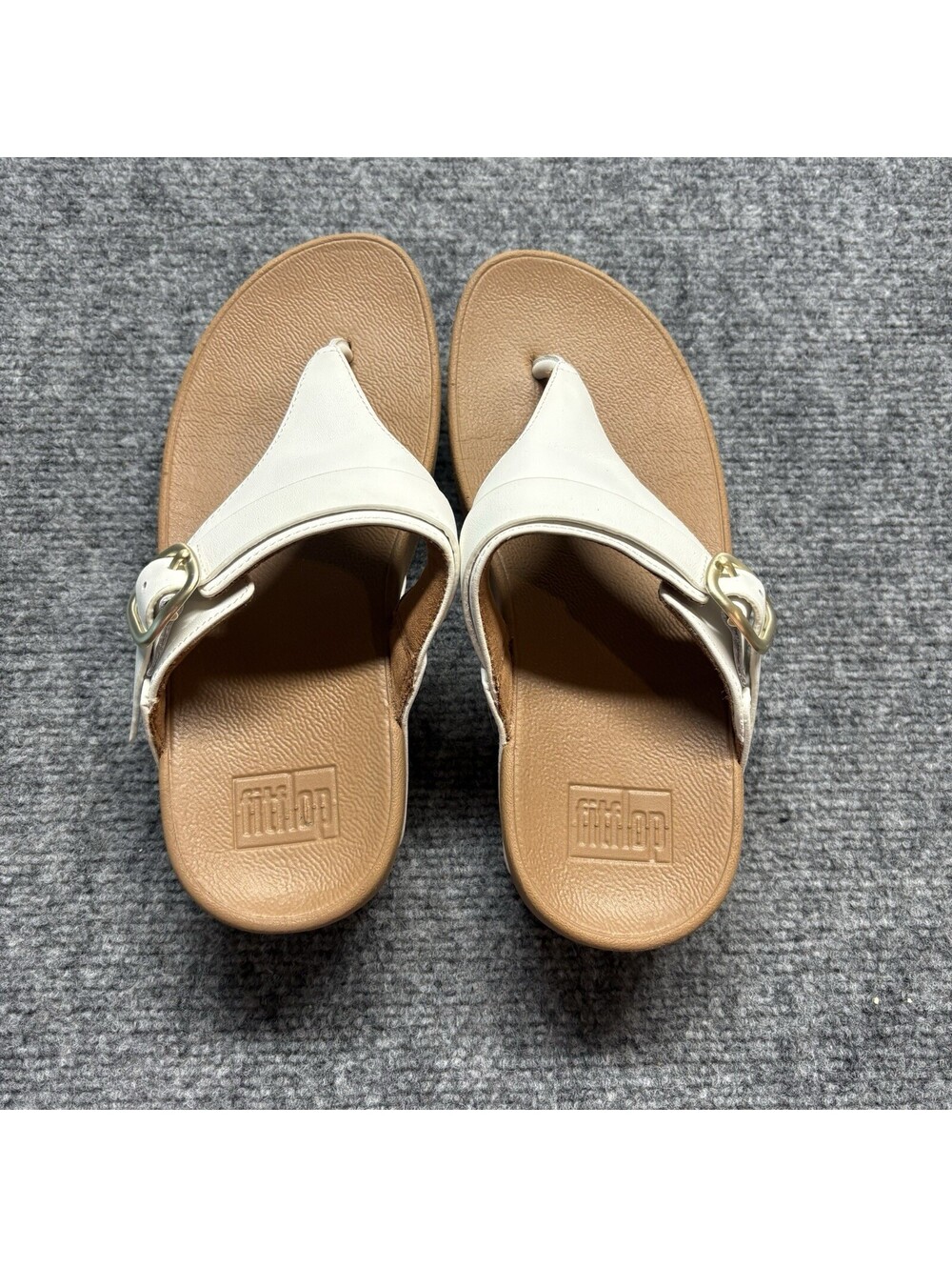 Women’s Fitflops Beige With White Strap Small Platform Size 7 0056